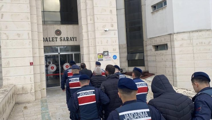 Balıkesir'de göçmen kaçakçılığı operasyonlarında 6 şüpheli yakalandı