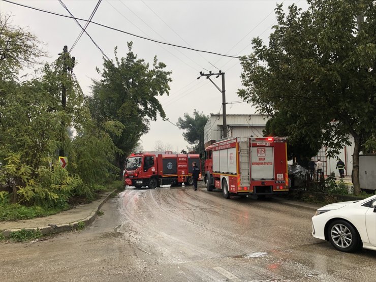 Bursa'da sünger fabrikasında çıkan yangın söndürüldü