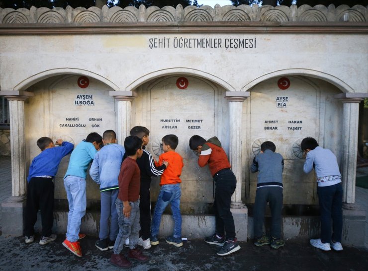 Depremde hayatını kaybeden öğretmenlerin hatıraları görev yaptıkları okullarda yaşatılıyor