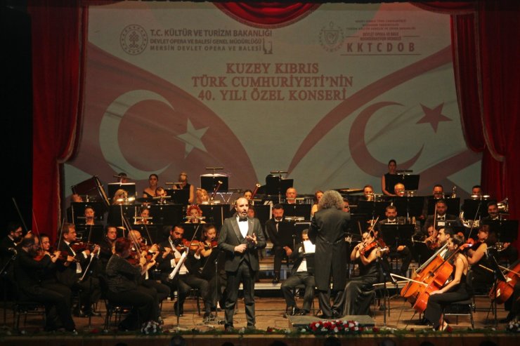 Mersin'de KKTC'nin kuruluşunun 40. yılı dolayısıyla konser verildi