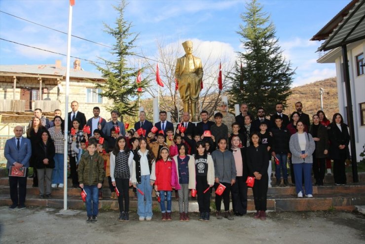 Tunceli'de PKK'lı teröristlerce okul lojmanında şehit edilen 6 öğretmen anıldı