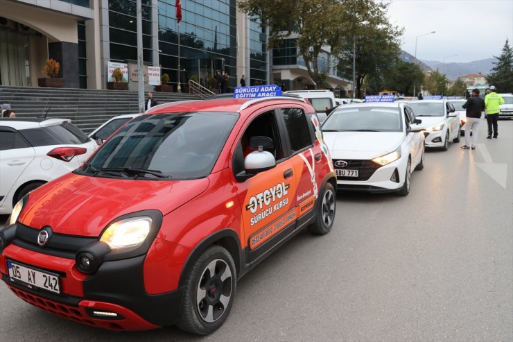 Amasya'da sürücü kursları eğitim alanı için eylem yaptı