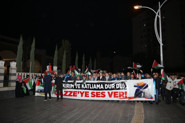 Diyarbakır'da "Gazzeli Eğitimcilere Destek Yürüyüşü" düzenlendi