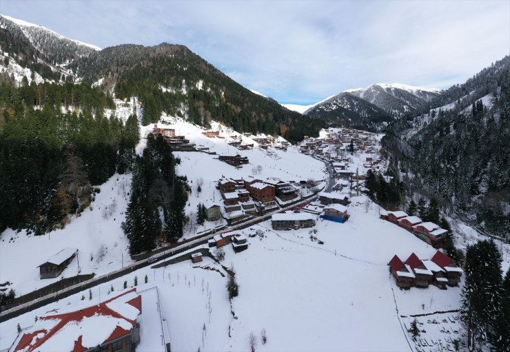 Doğa turizminin gözde mekanlarından Ayder Yaylası kar tatili sevenleri ağırlıyor