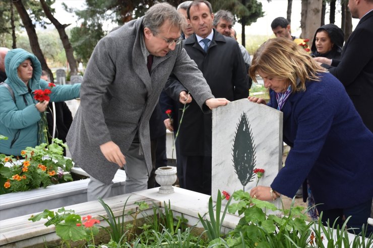 Şehit öğretmen Neşe Alten ve babası mezarları başında anıldı