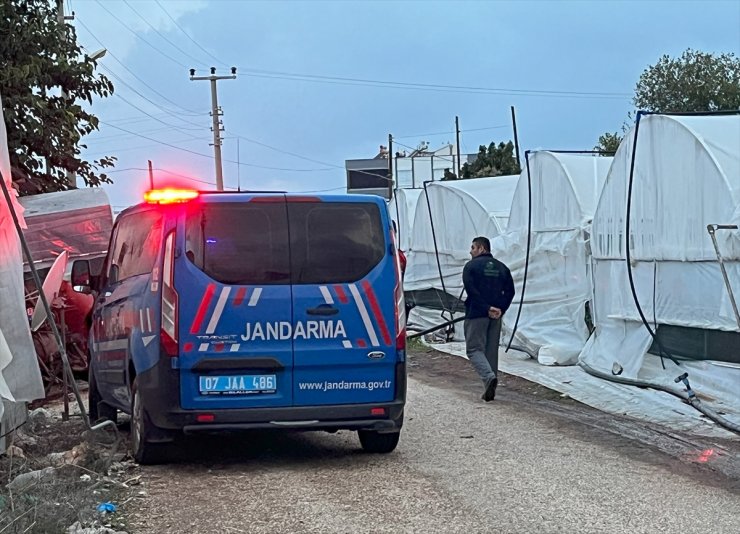 Antalya'da bir kadın evinde av tüfeğiyle öldürülmüş bulundu