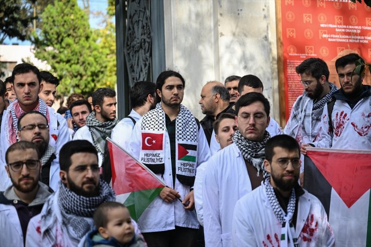 İstanbul'da doktorlardan Gazze için sessiz yürüyüş