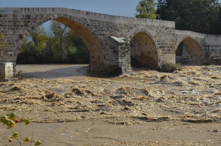 GÜNCELLEME - Antalya'da fırtına ve yağış hayatı olumsuz etkiledi