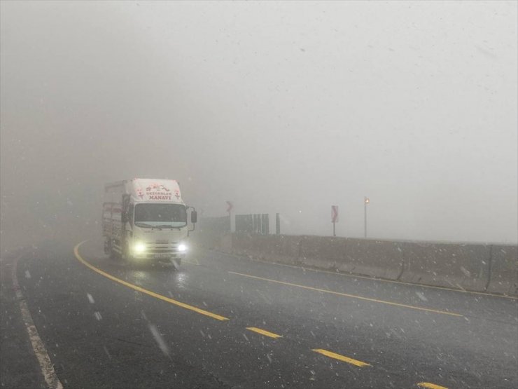 Bolu Dağı'nda kar etkili oldu