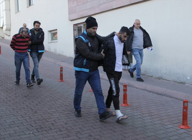 GÜNCELLEME - Kayseri'de 2 kardeşin silahla öldürülmesine ilişkin 3 zanlı tutuklandı