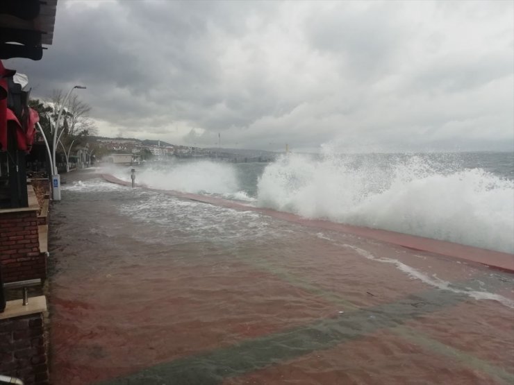 Kocaeli ve Düzce'de kuvvetli rüzgar etkili oluyor