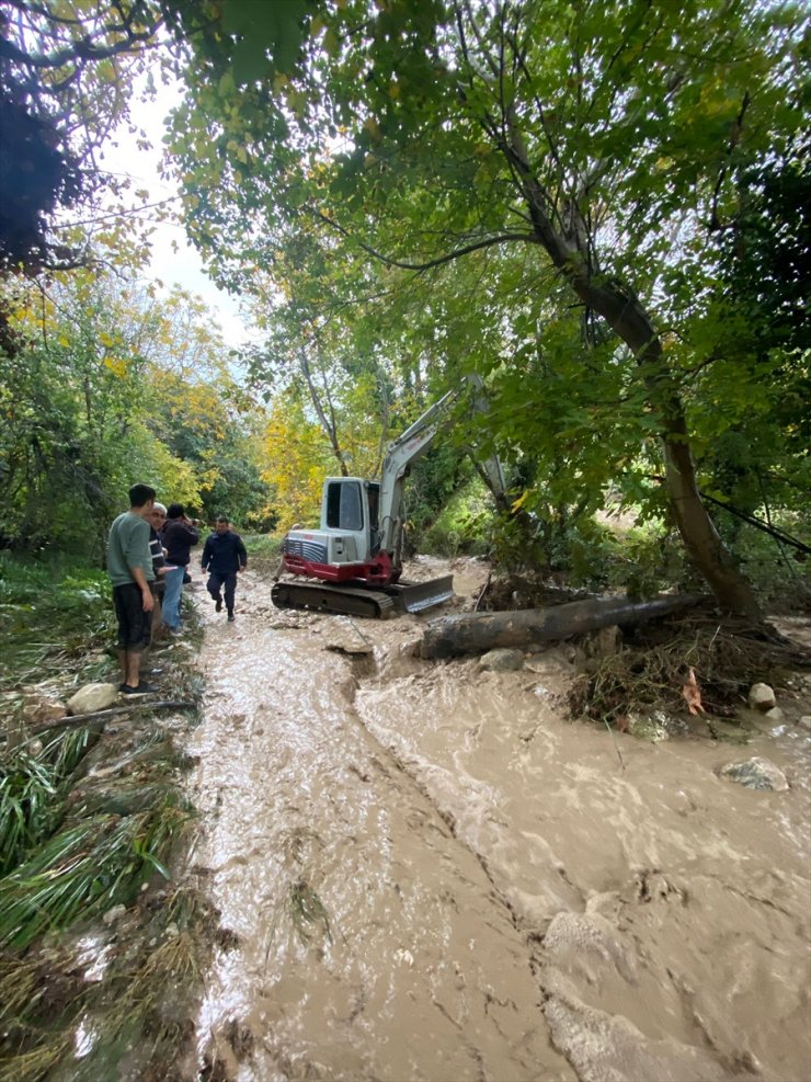 Muğla'da kuvvetli rüzgar ve sağanak yaşamı olumsuz etkiledi