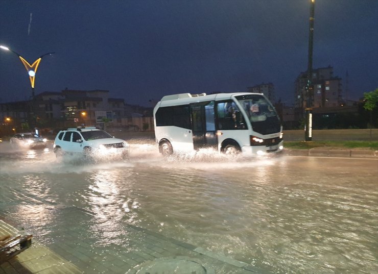 Osmaniye'de sağanak hayatı olumsuz etkiledi