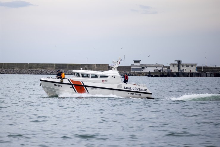 Zonguldak'ta batan geminin kayıp 7 personelini arama çalışmaları sürüyor