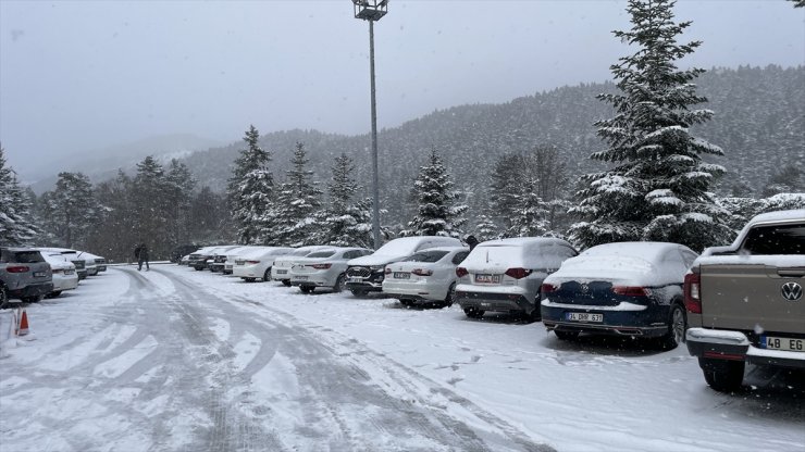 Abant Gölü Milli Parkı'nda kar kalınlığı 10 santimetreye ulaştı