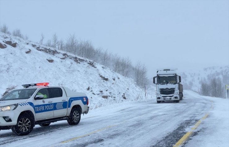 Ardahan-Artvin kara yolu ağır tonajlı araç geçişine kapatıldı