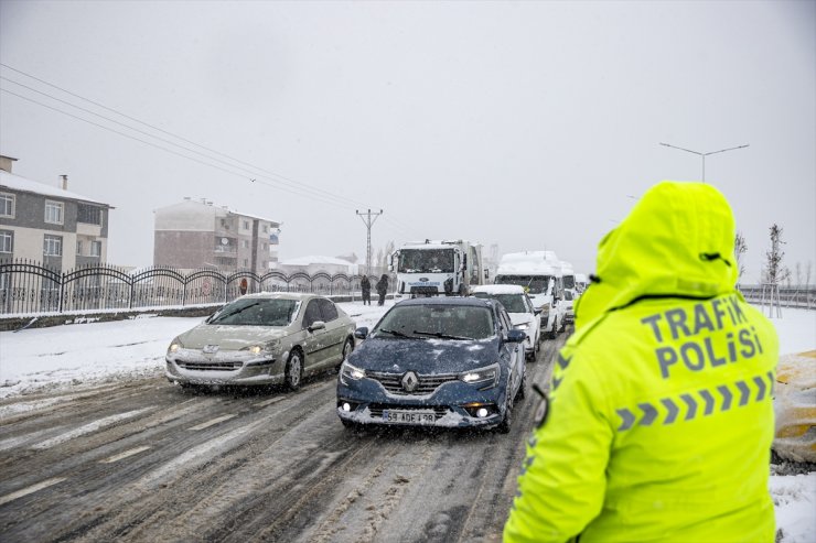 Erzurum-Bingöl kara yolu ağır tonajlı araçların geçişine kapatıldı