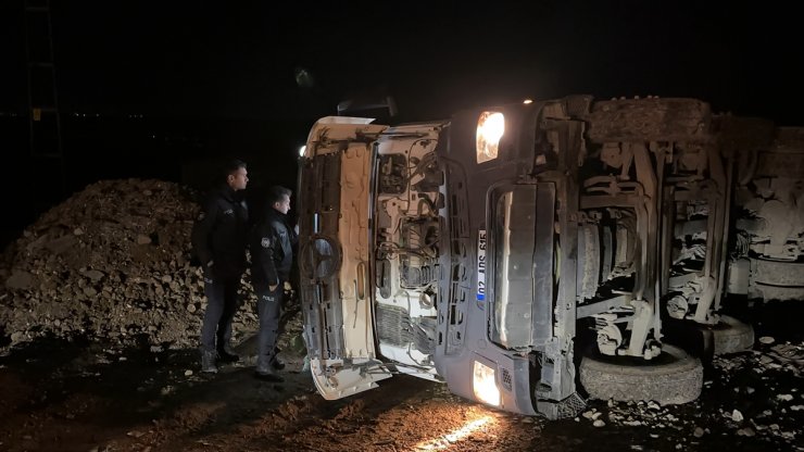 Adıyaman'da devrilen kamyonun sürücüsü öldü