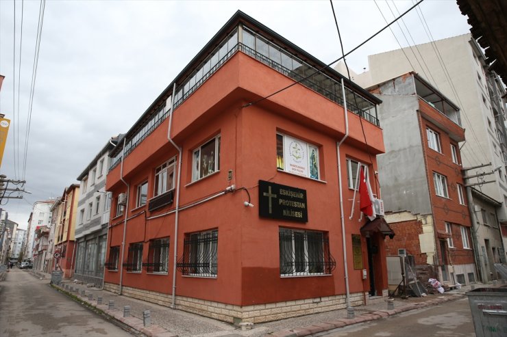 Eskişehir'de kiliseye zorla girmeye çalışan 2 şüpheli tutuklandı