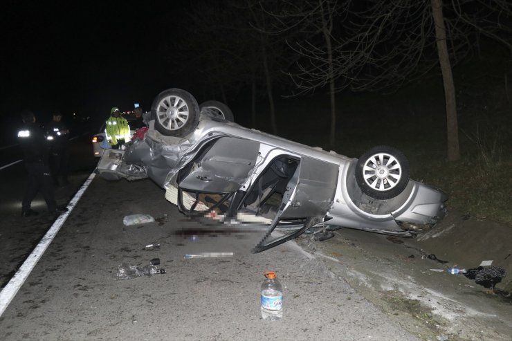 Kocaeli'de takla atan otomobilin sürücüsü yaralandı