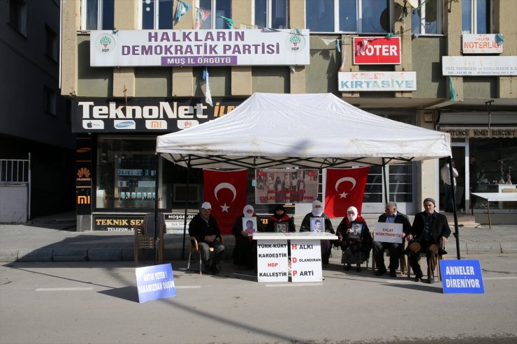 Muşlu aileler çocuklarına kavuşma ümidiyle HDP önündeki eylemini sürdürüyor