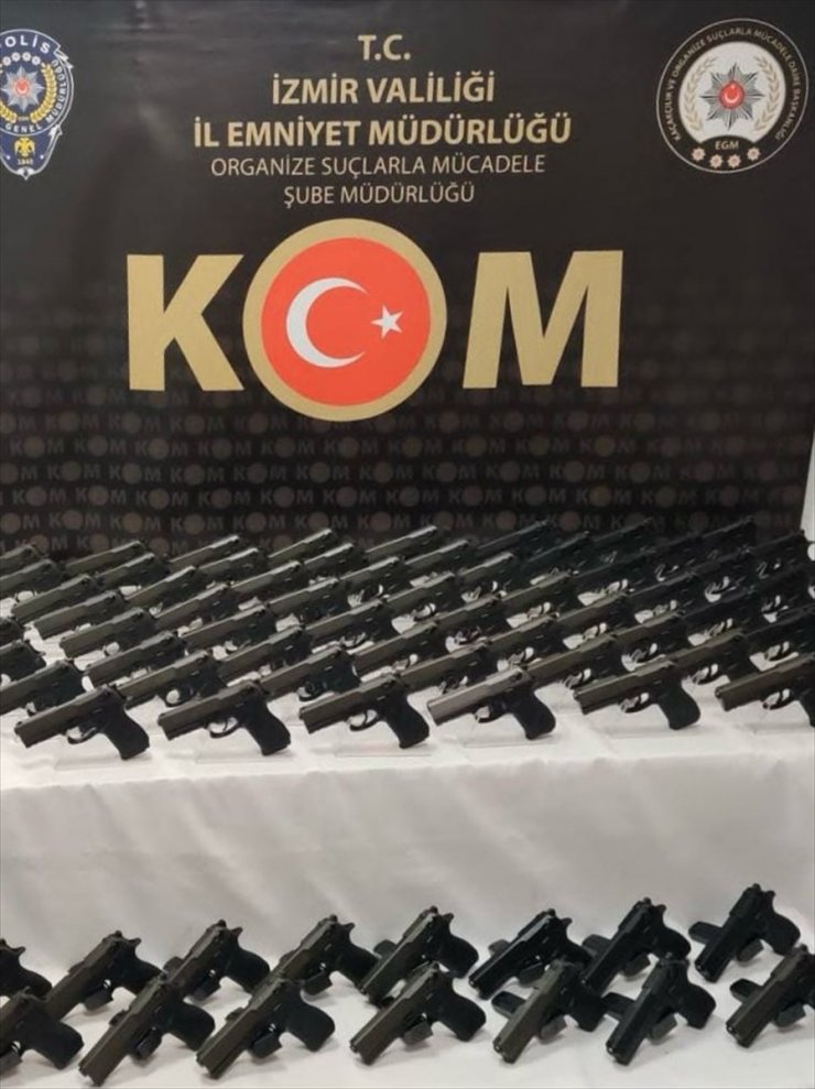 İzmir'de tabanca parçaları ele geçirildi