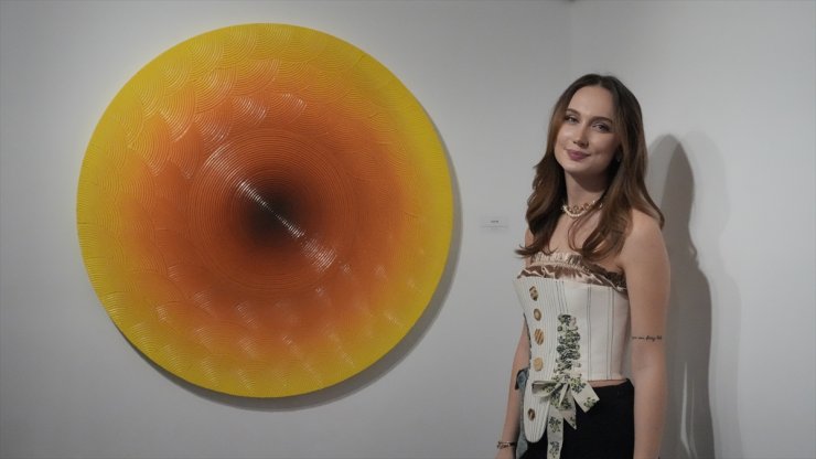 Melisa Özgür'ün ilk kişisel sergisi "432" Decollage Art Space'te açıldı