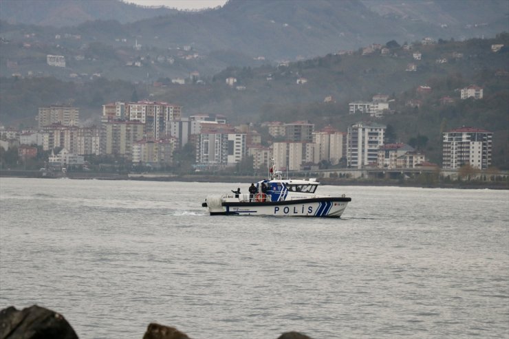 Trabzon'daki fırtınada dalgalara kapılan 2 lise öğrencisini arama çalışmalarına ara verildi