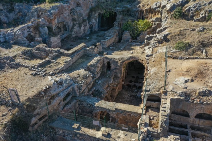 DOSYA HABER/TÜRKİYE'NİN MAĞARALARI - "Yedi Uyuyanlar" ve "Zeus" mağaraları turizme katkı sağlıyor