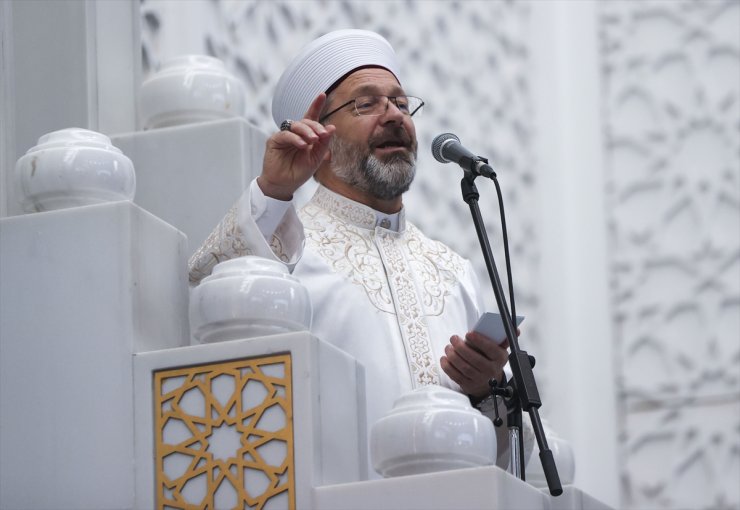 Diyanet İşleri Başkanı Erbaş, Ahmet Hamdi Akseki Camii'nde hutbe irad etti: