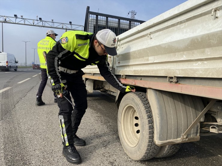 Kocaeli ve Düzce'de zorunlu kış lastiği denetimi yapıldı