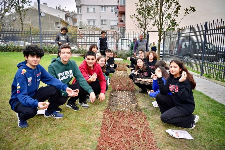 İstanbul'da lale dikim töreni düzenlendi