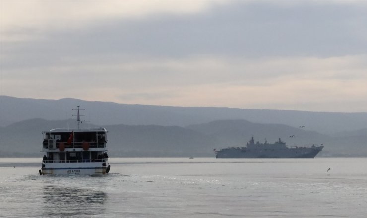 İzmit Körfezi'ne demirleyen TCG Anadolu'ya ziyaretler sürüyor