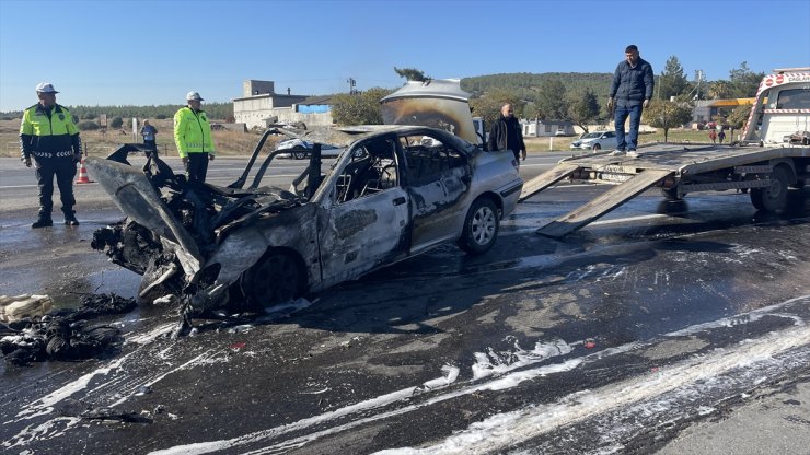 Kahramanmaraş'ta traktör ile otomobilin çarpıştığı kazada 3 kişi yaralandı