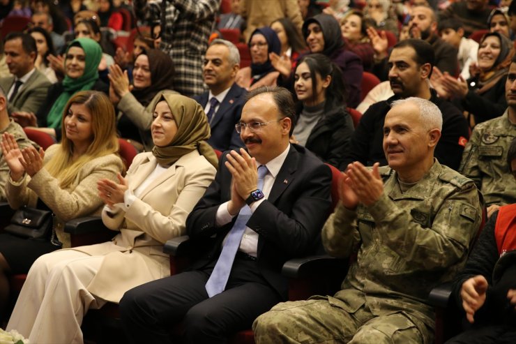 Siirt'te engelliler ses yarışmasında yeteneklerini sergiledi