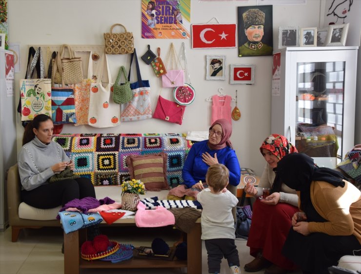 Bilecik'te engelli aileleri ile gönüllüler hayatın yükünü birlikte omuzluyor