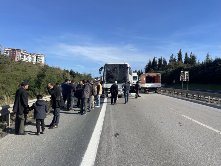 Kocaeli'de tır ile yolcu otobüsünün karıştığı kazada 6 kişi yaralandı