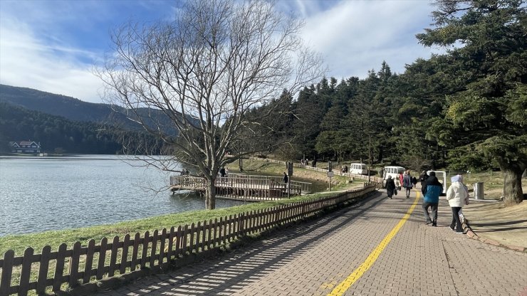 Gölcük Tabiat Parkı hafta sonu günübirlik tatilcilerle doldu