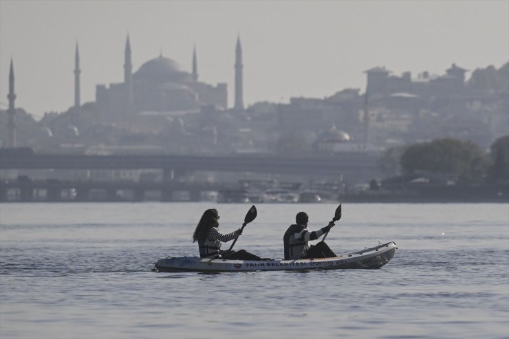 Her mevsimde her yaştan İstanbullu Haliç'te kano keyfi yapıyor