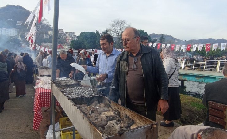 Ordu'da düzenlenen festivalde 10 ton hamsi tüketildi