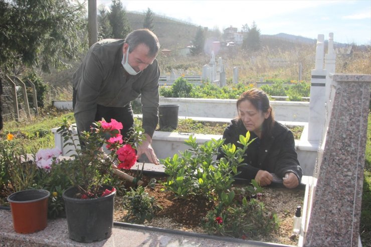 Ordu'da öldürülen üniversite öğrencisi Ceren Özdemir mezarı başında anıldı