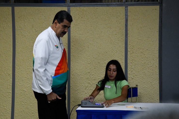 Venezuela'da halk, ihtilaflı Esequibo bölgesi için "Dayanışma Referandumu"na gitti