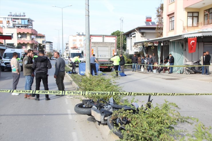 Antalya'da iki motosikletin çarpıştığı kazada 1 kişi öldü, 1 kişi yaralandı