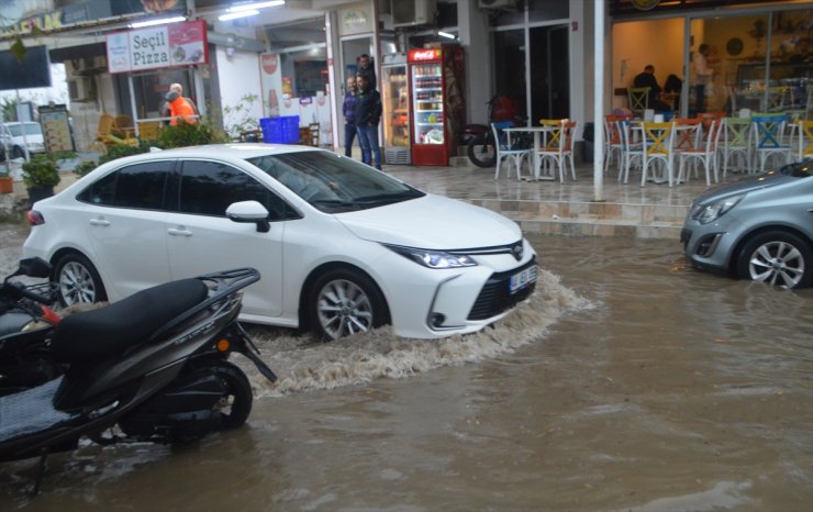 Balıkesir’de sağanak hayatı olumsuz etkiledi