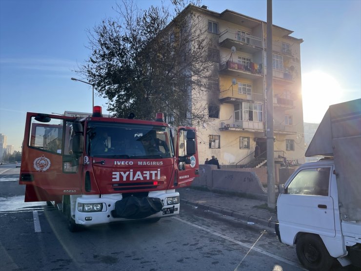 Kayseri'de apartmanda çıkan yangın hasara neden oldu