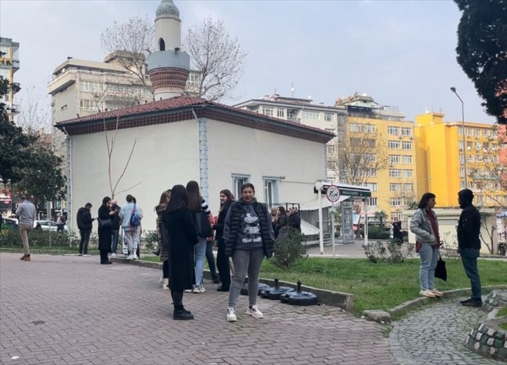 Marmara Denizi'nde 5,1 büyüklüğündeki deprem Kocaeli'de de hissedildi