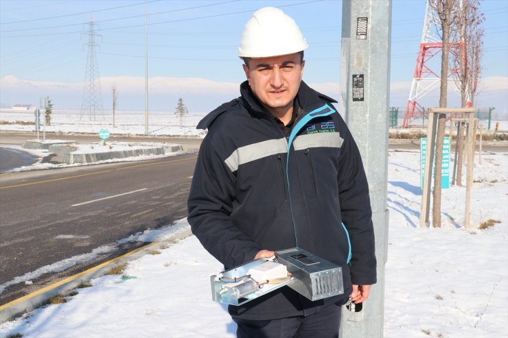 Ödüllü cihaz "YUVA" ile arızalar için aydınlatma direğine çıkmaya gerek kalmayacak