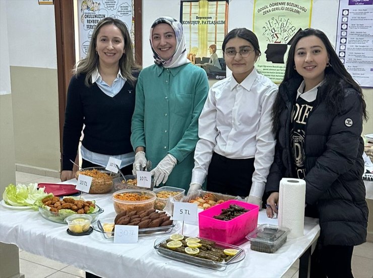 Ardahan'da öğrenci ve velilerden Filistin'e destek için kermes