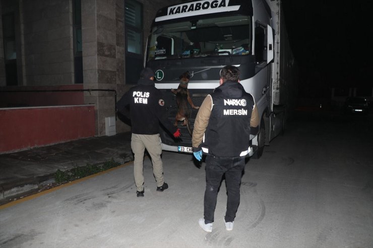 Mersin'de tırın gizli bölmesinde 15 kilo 300 gram esrar ele geçirildi