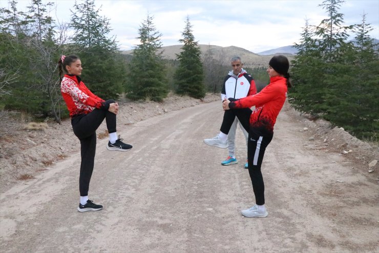 Şampiyon atletler olimpiyat kotası için patika yollarda güç depoluyor